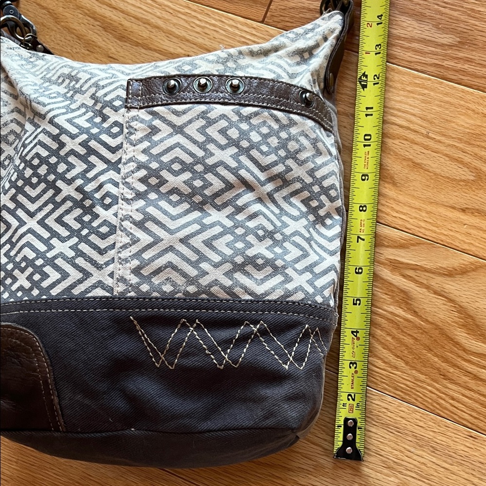 Myra Bag Tribal Pattern crossbody Bag - Cream and Brown with adjustable strap - Picture 6 of 11
